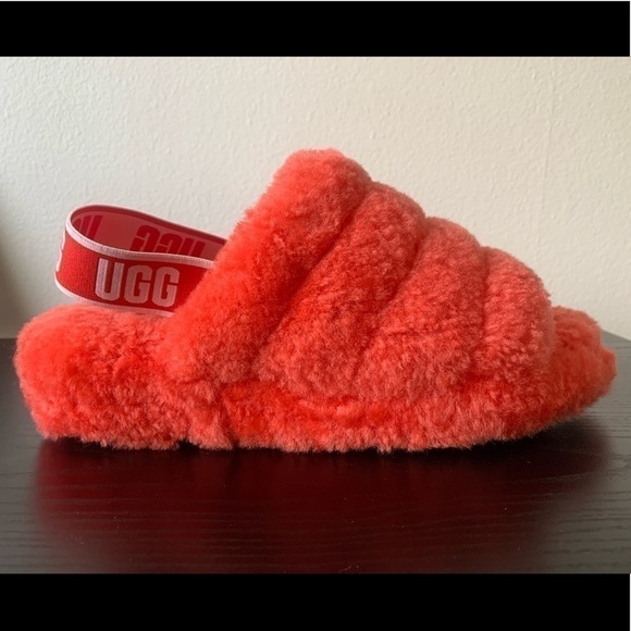 Ugg WOMENS FLUFF YEAH SLIDE SLIPPER SIZE 9 NEW AUTHENTIC - Picture 1 of 6
